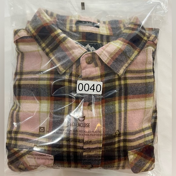 Massive Outdoor Slimfit Buttondown Flannel - Picture 7 of 7